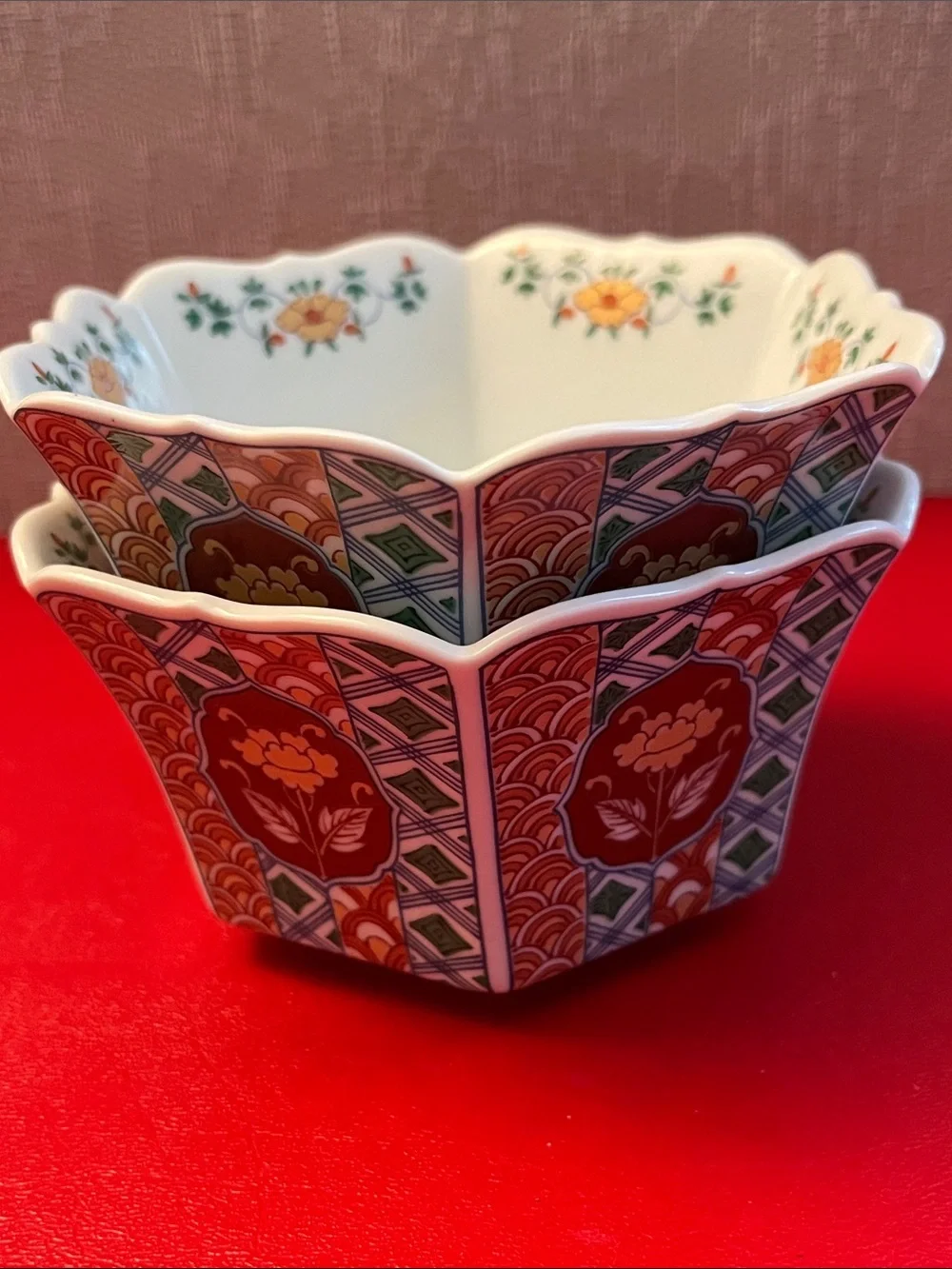 Japanese Imari Red Floral Pattern Hexagonal Bowl 43/8”D 2 3/8”H set of 2